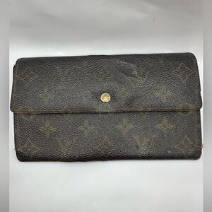 LV well loved Sarah wallet